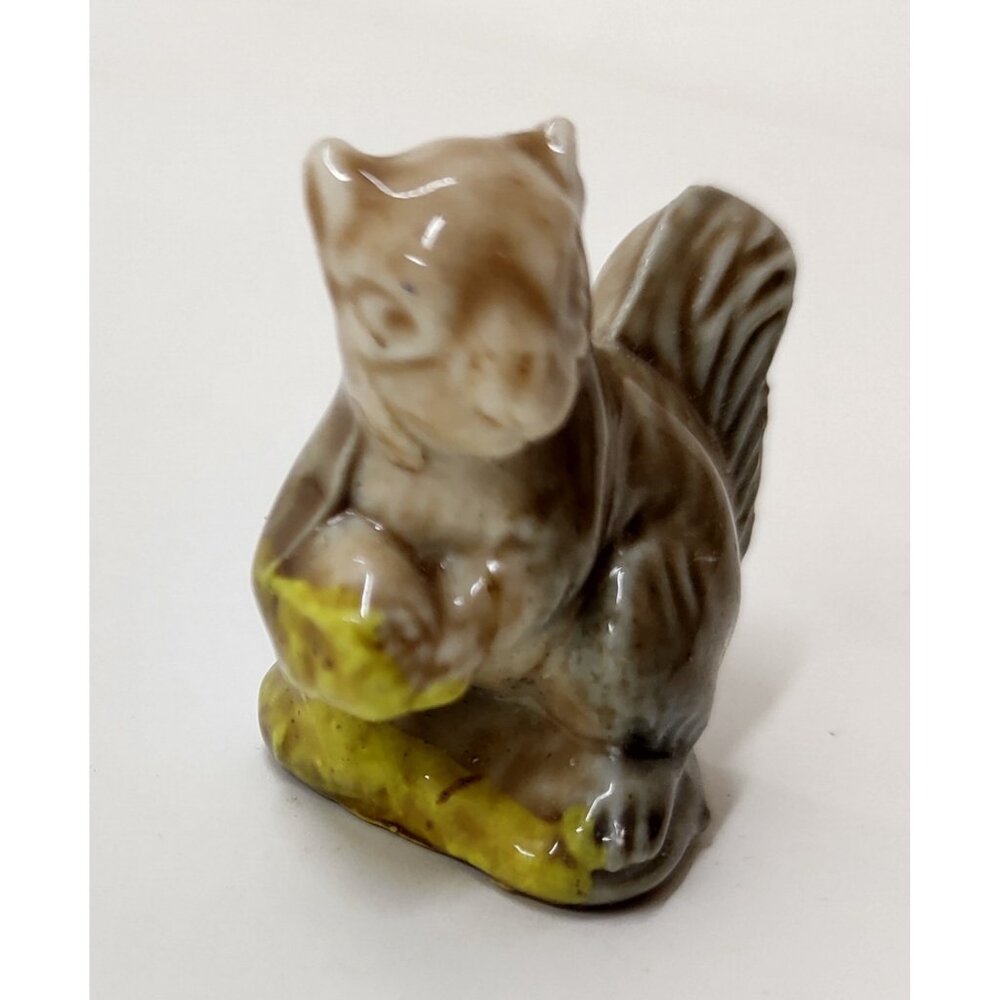 Wade Whimsies Squirrel Series 1 Canadian Red Rose Tea Mini Figurine Vintage